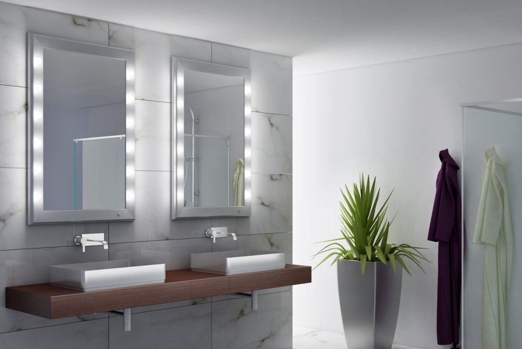 specchio  con luci integrate regolabili per bagno con doppio lavandino e profilo lucido specchiato 