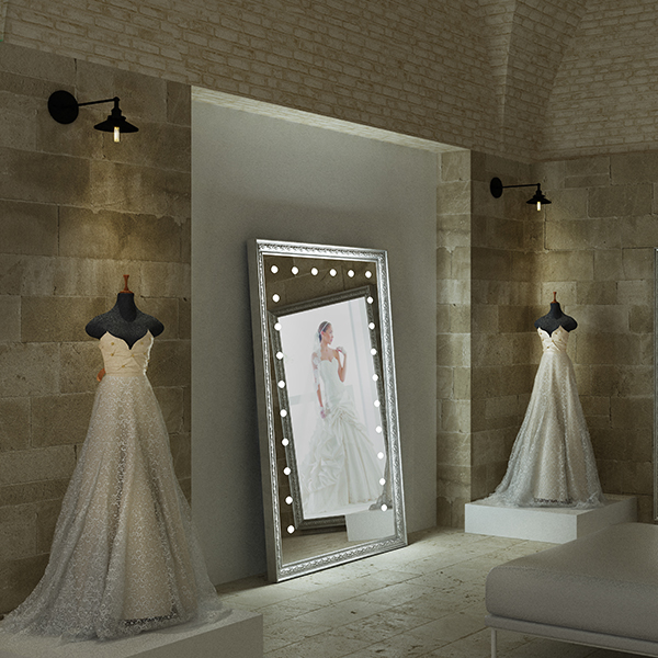 Specchio decorativo a figura intera in negozio abiti da sposa