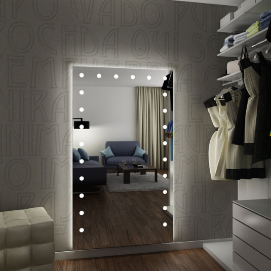 Specchio grande con luci LED integrate, ideale per cabina armadio dal design moderno