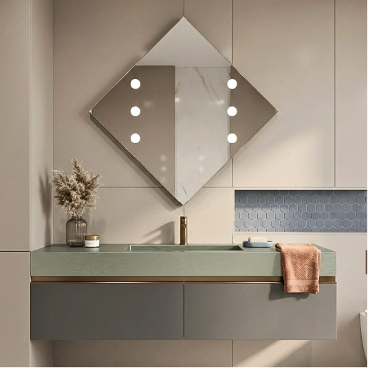 Salle de bain 2026 de luxe avec miroir surdimensionné intégré dans le mur et lumière naturelle professionnelle